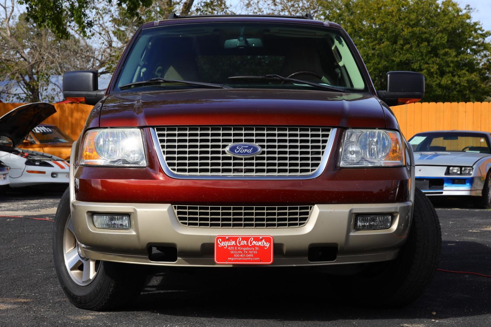 2006 RED FORD EXPEDITION Eddie Bauer 2WD (1FMFU17526L) with an 5.4L V8 SOHC 16V engine, 4-SPEED AUTOMATIC transmission, located at 420 E. Kingsbury St., Seguin, TX, 78155, (830) 401-0495, 29.581060, -97.961647 - Photo#1